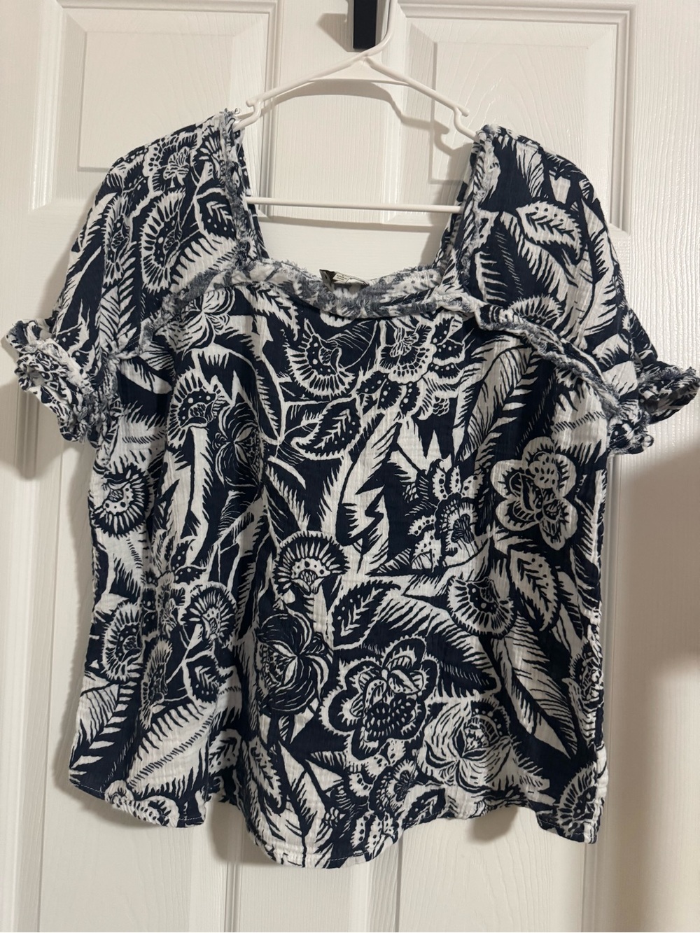 Wonderly Navy & White Floral Puff Sleeve Blouse